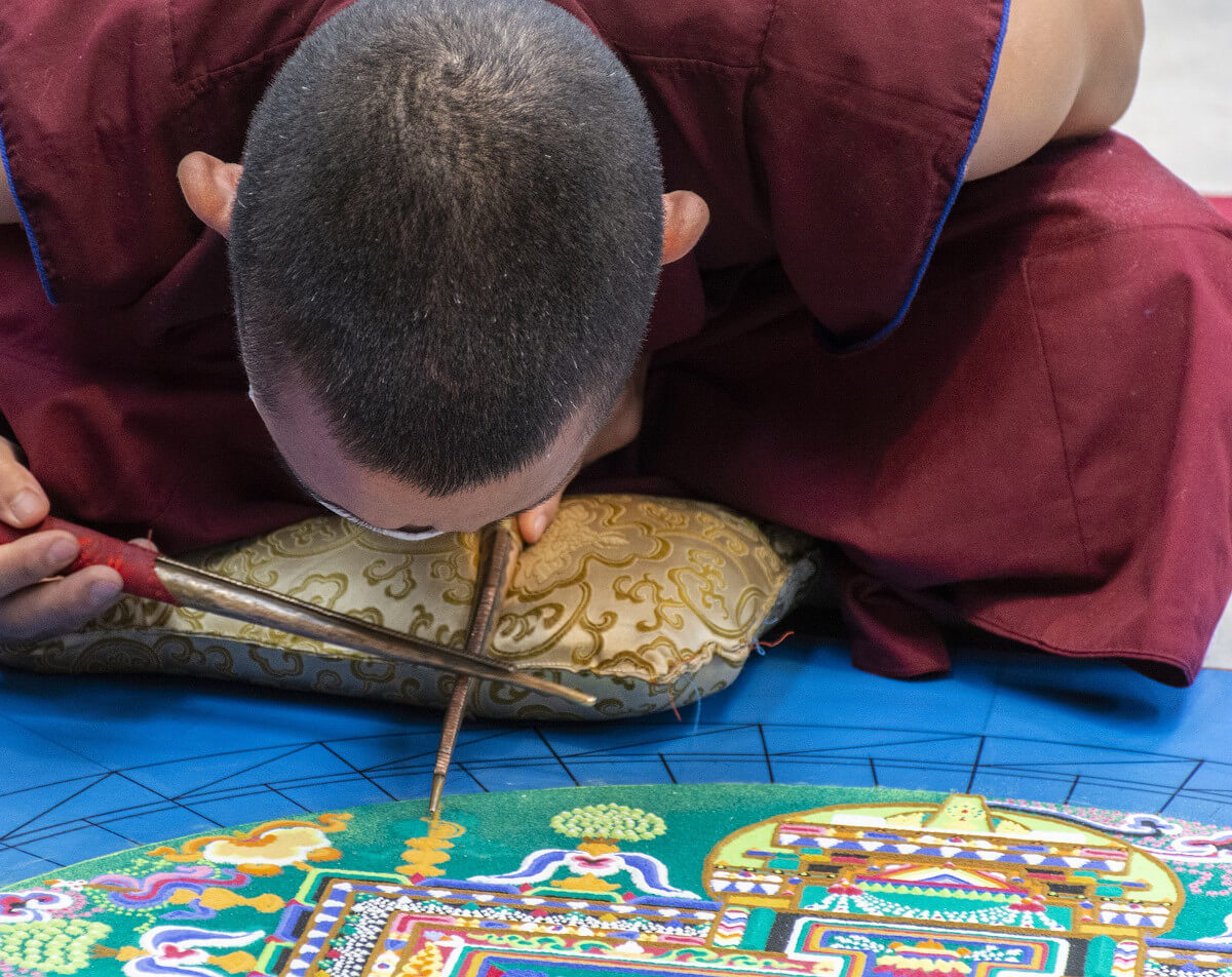 mandala art tibétain sable coloré